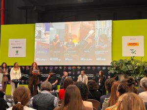 Diversi protagonisti del progetto GINNASIUM raccontano l'esperienza sul palco della Conference Hall a Packaging Premiere